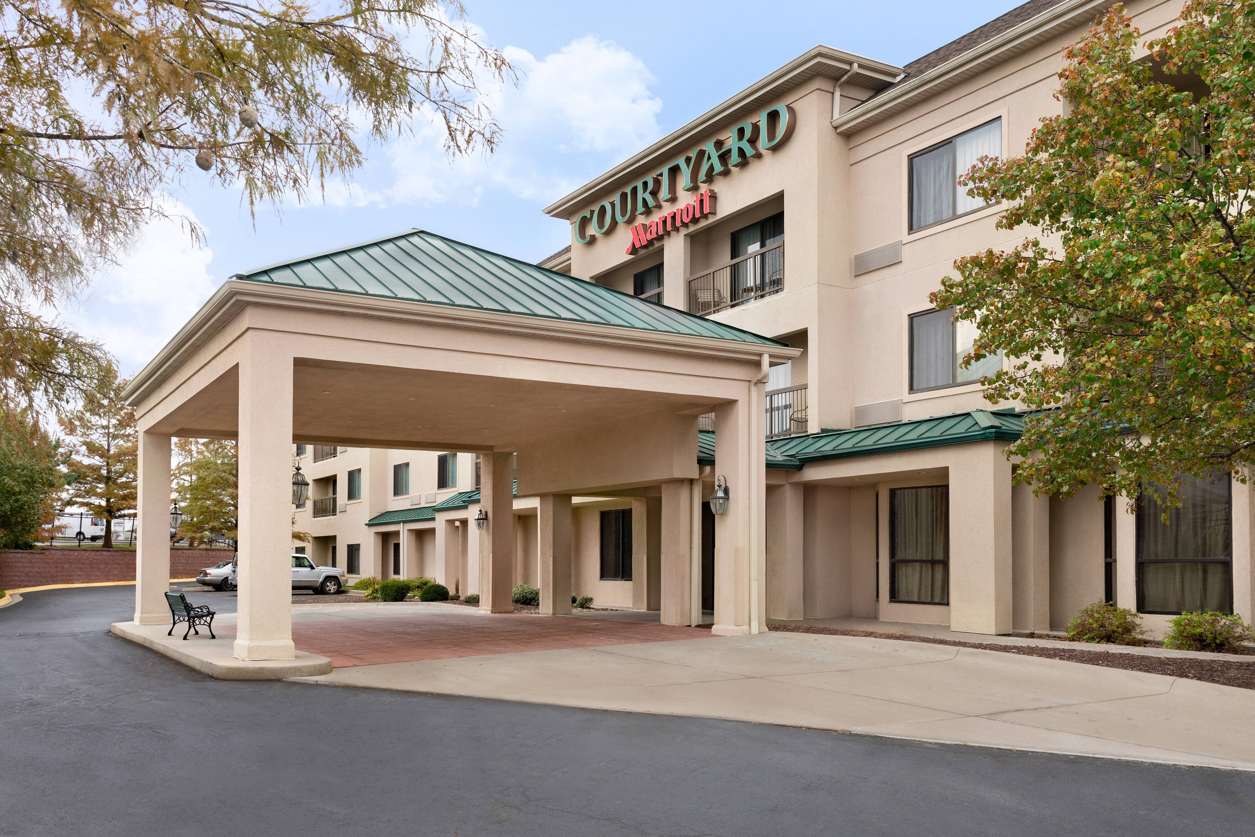 Courtyard Topeka-官方
