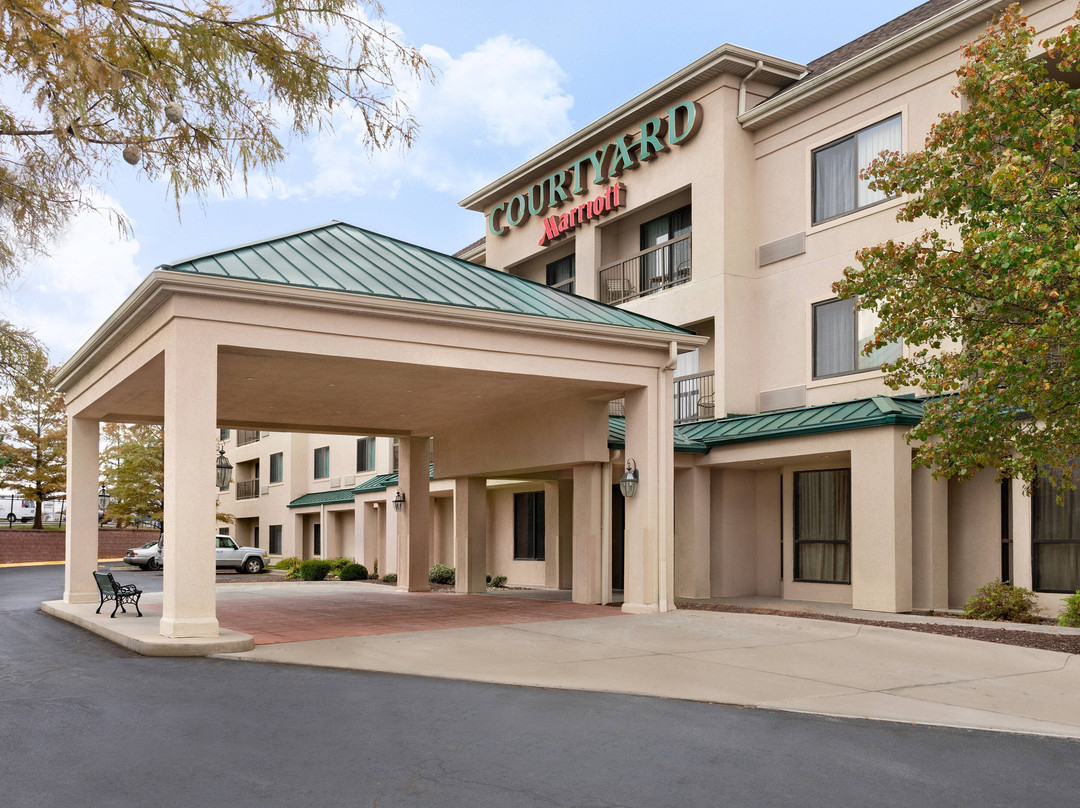 Courtyard by Marriott Topeka主图