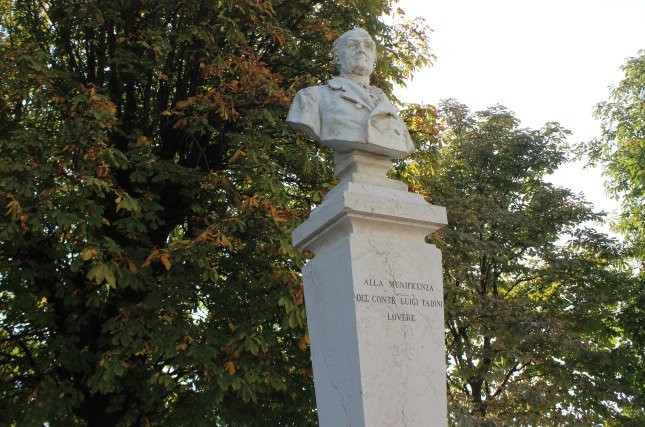 Monumento al Conte Luigi Tadini景点图片