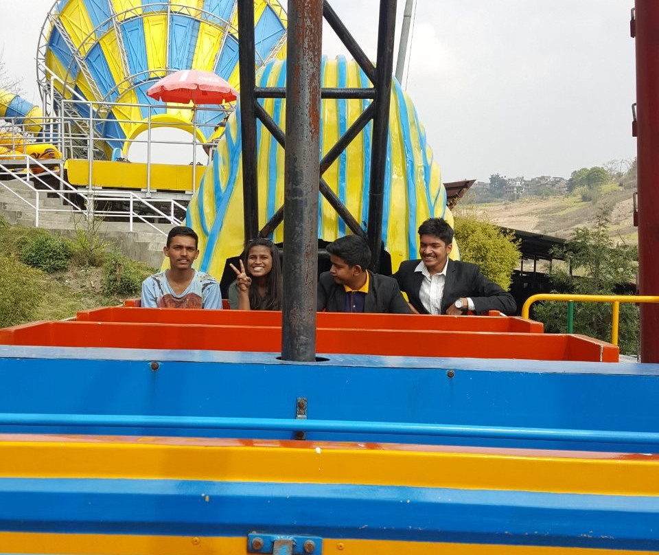 Whoopee Land Amusement and Water Park-Chobhar必去景点