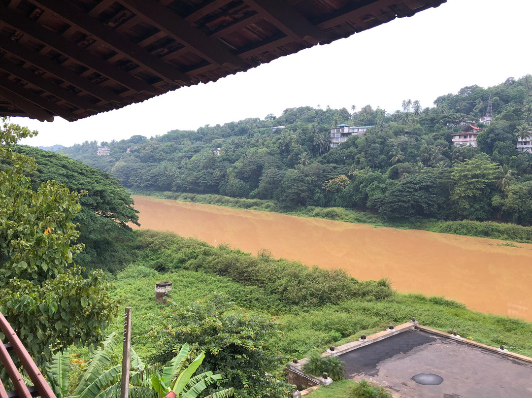 锡兰石简易别墅酒店主图