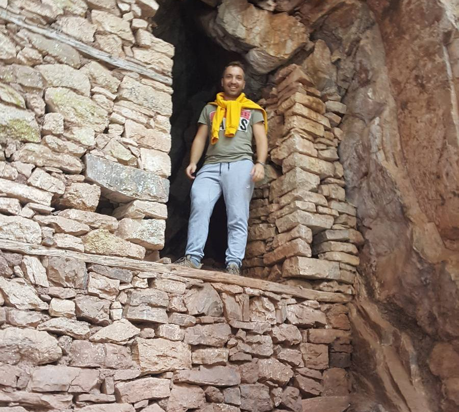 Mavri Spilia-Prousos必去景点