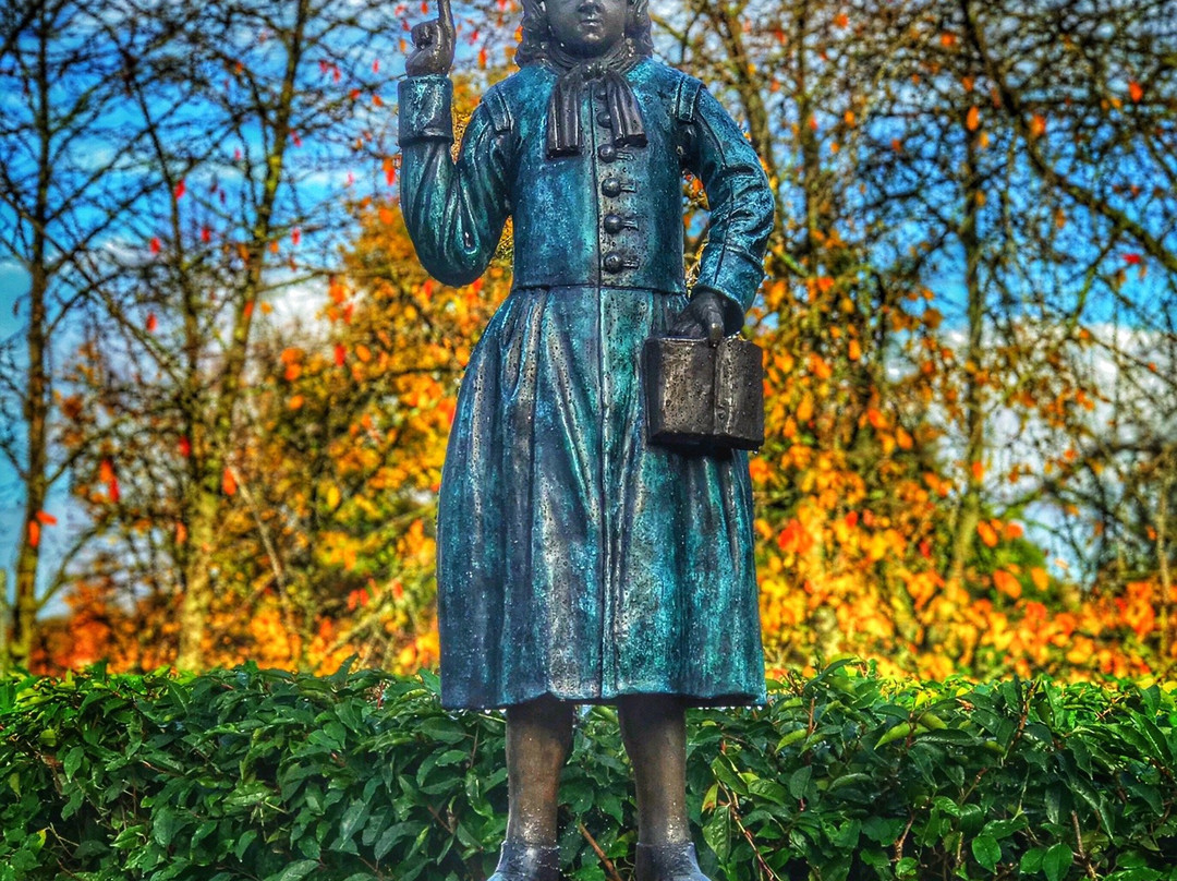 Blue Coat Boy - Statue景点图片