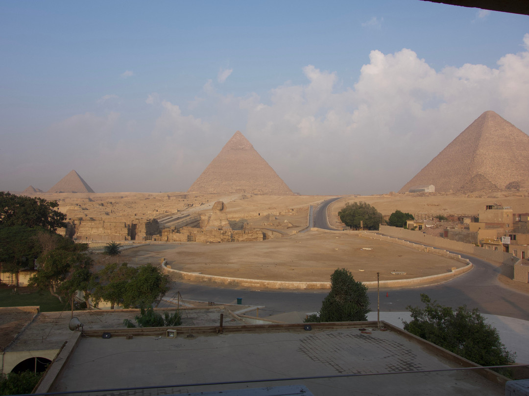 Egypt Pyramids Inn主图