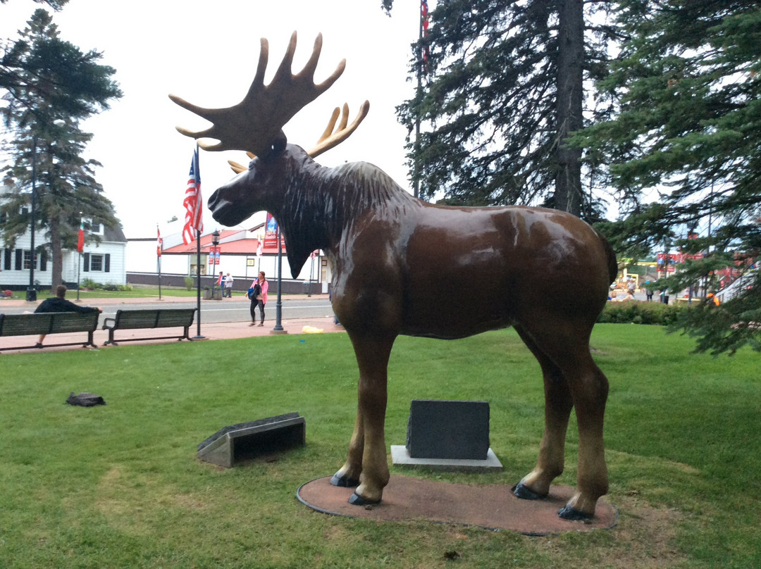 Honk the Moose Statue景点图片