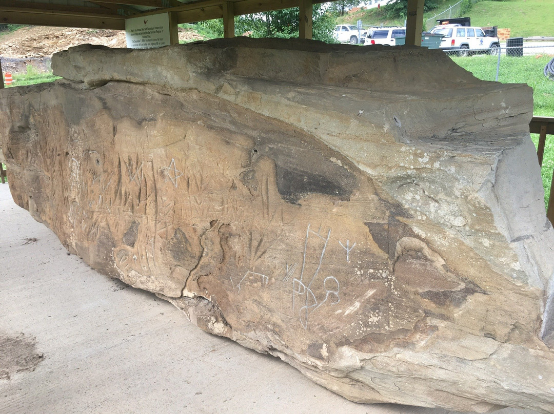 Ancient Petroglyphs Rock景点图片