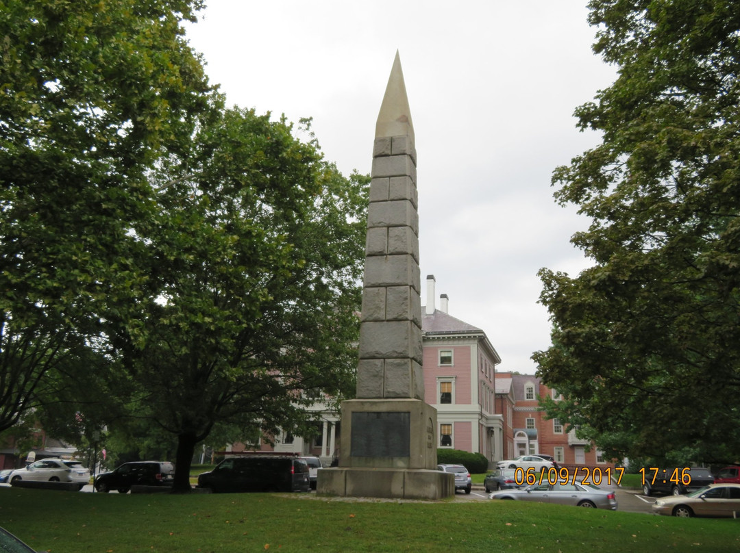 Monument Square景点图片