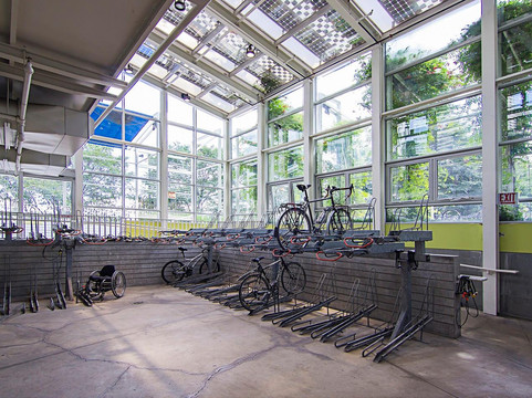 麦当劳单车中心