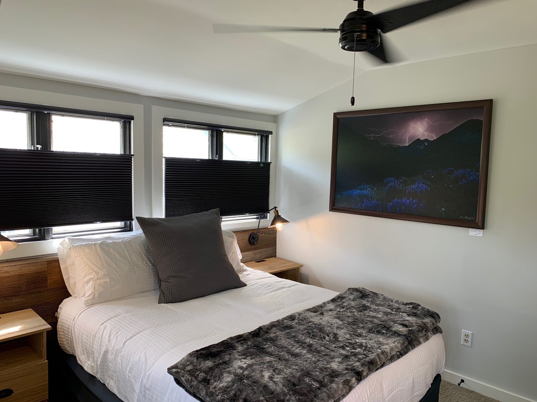 Purple Mountain Bed & Breakfast and Spa主图