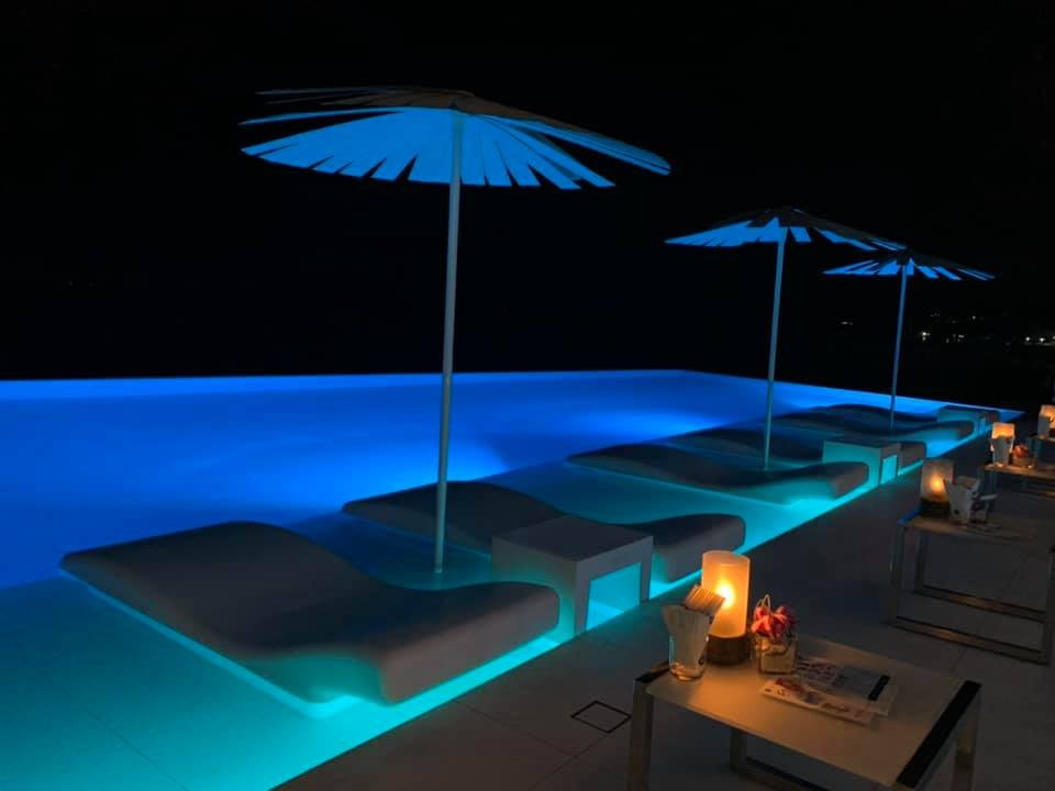 卡塔岩石酒店主图