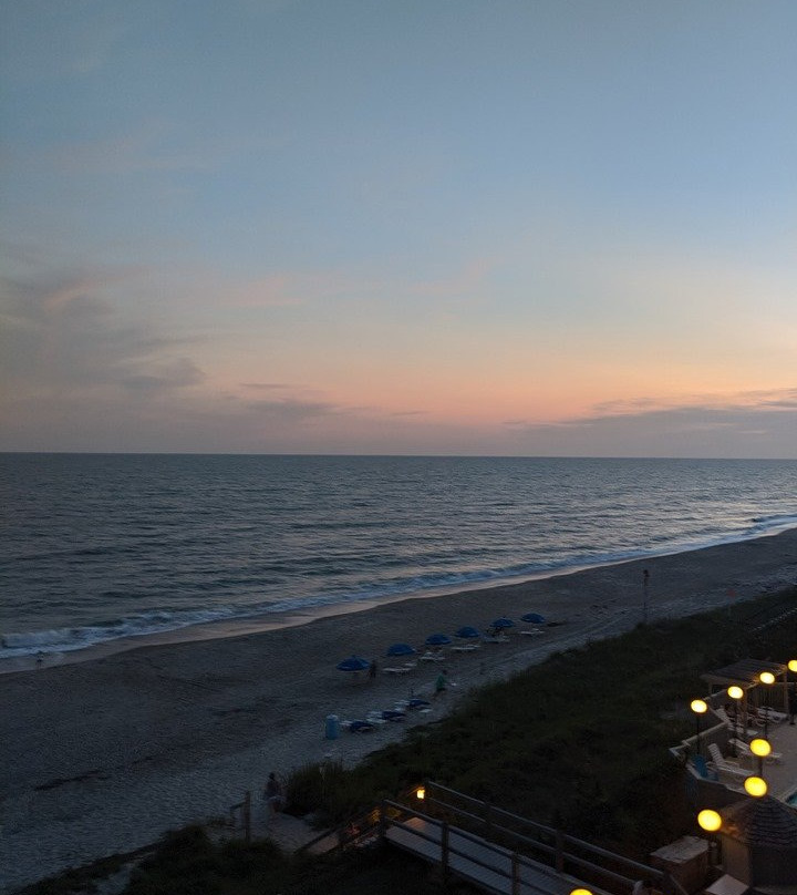 Crystal Coast Oceanfront Hotel主图