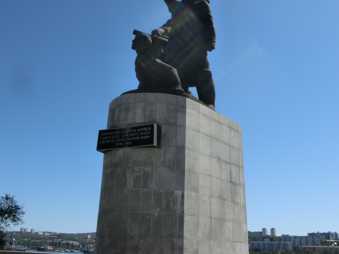 Monument to Sailors-海参崴必去景点