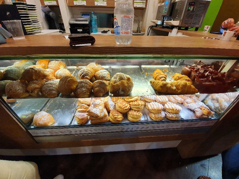 Cornetteria Caldodentro-孔韦尔萨诺必去景点