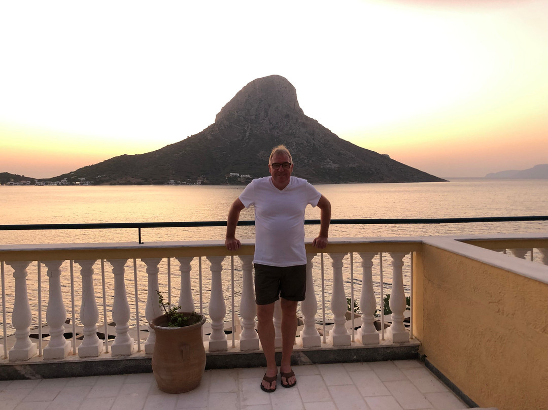 Elena Apartments主图