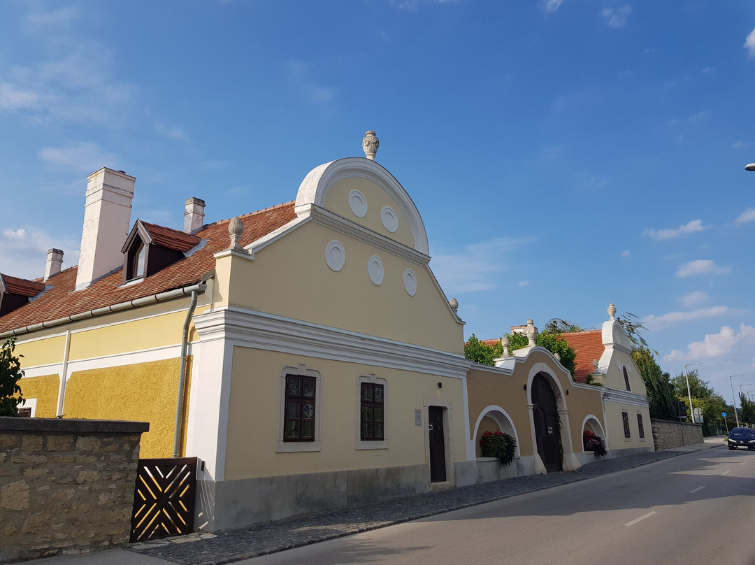 Gombas Kuria Mension主图