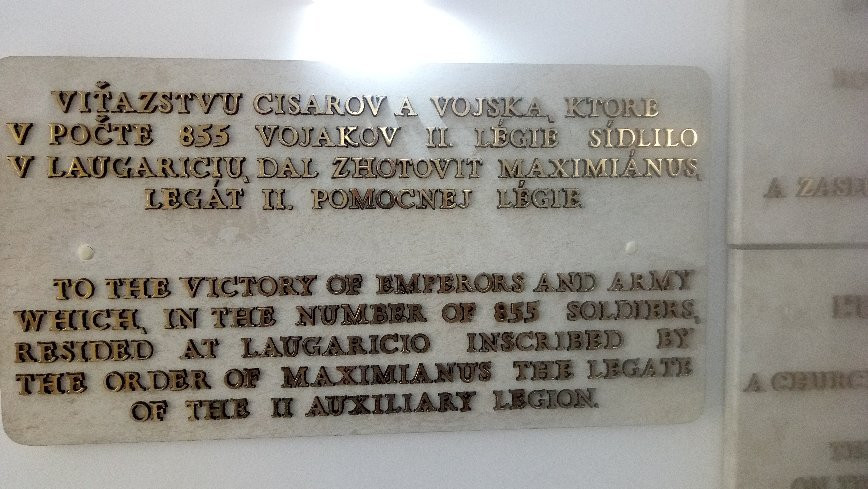 Roman inscription-Trencin必去景点