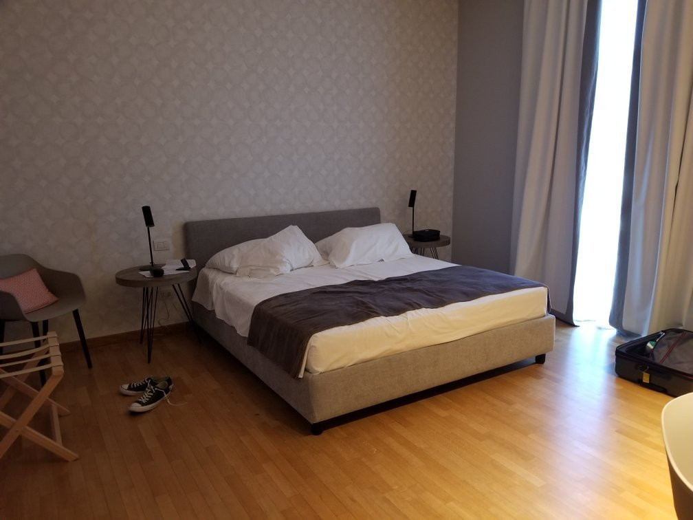 200露台客房酒店主图
