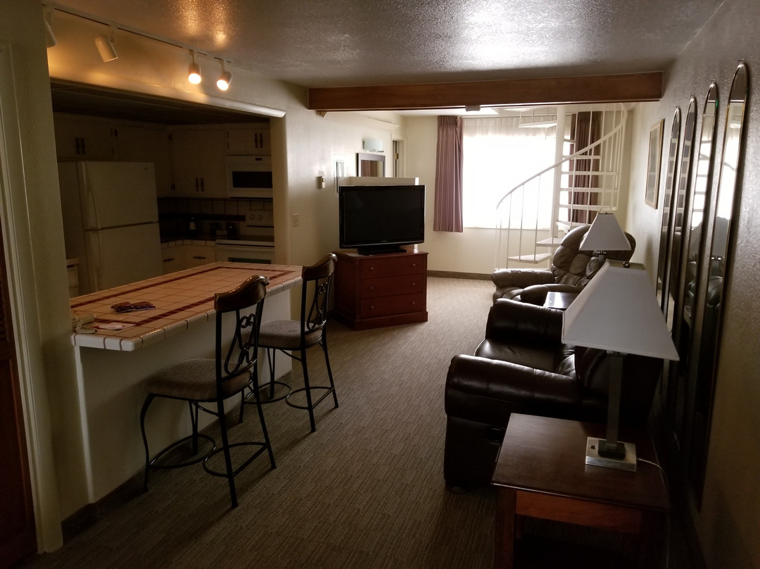 Ramada by Wyndham Ely主图