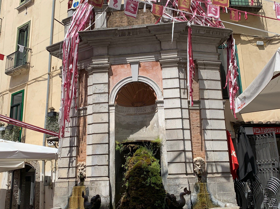 Fontana Dei Pesci Del Vanvitelli-萨勒诺必去景点