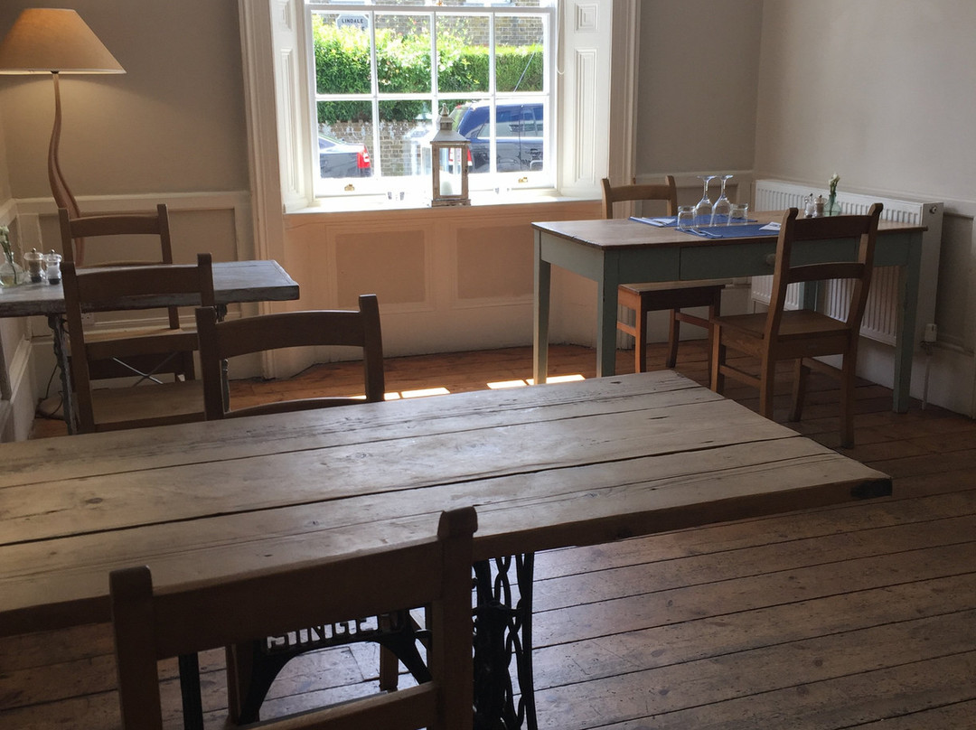 The Blue Pigeons主图