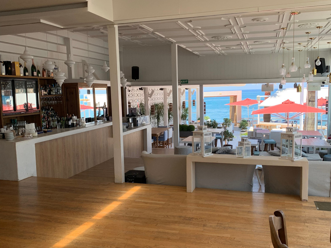 Cavo Seaside Suites主图