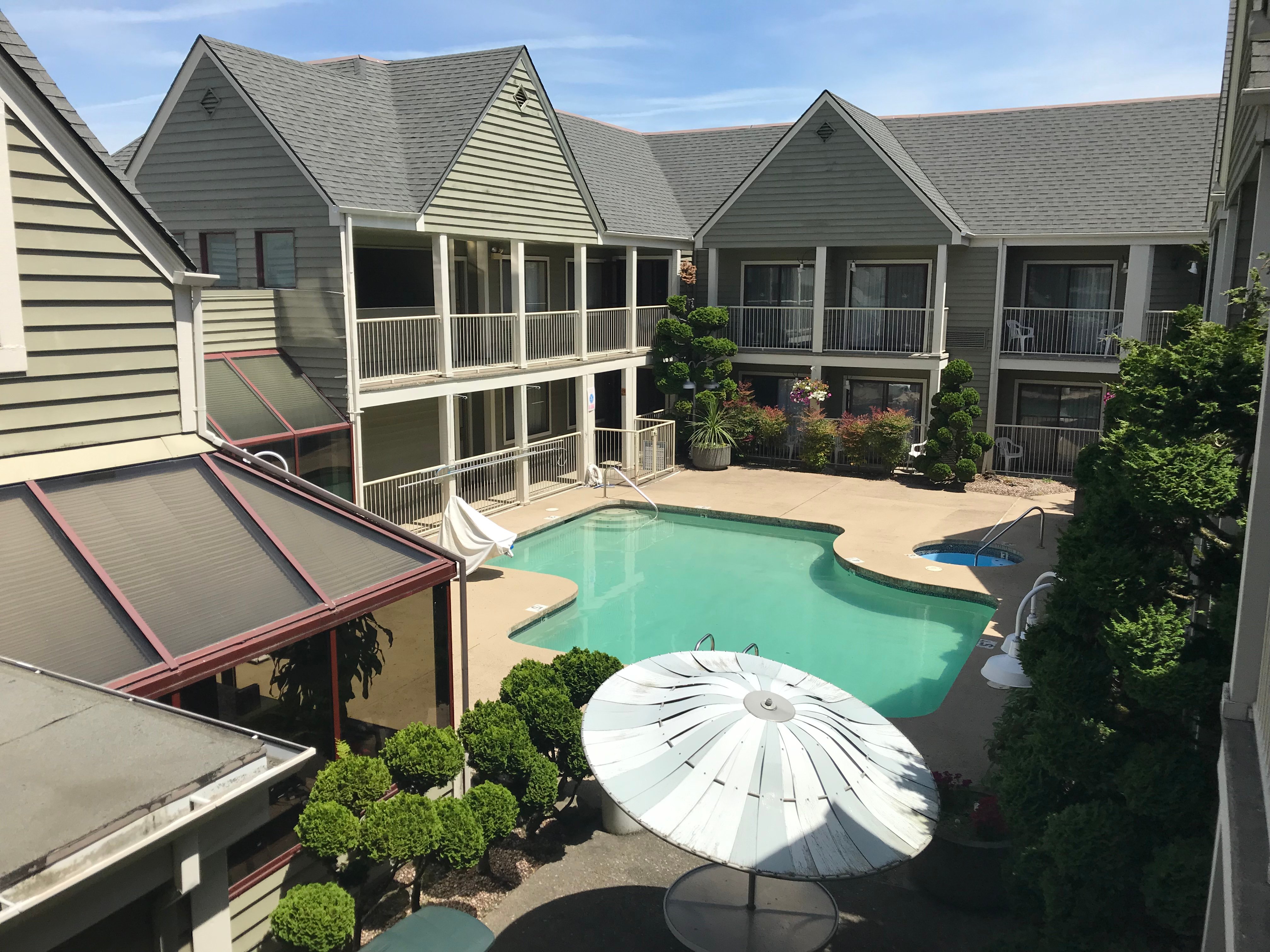 Ponderosa Inn-泳池