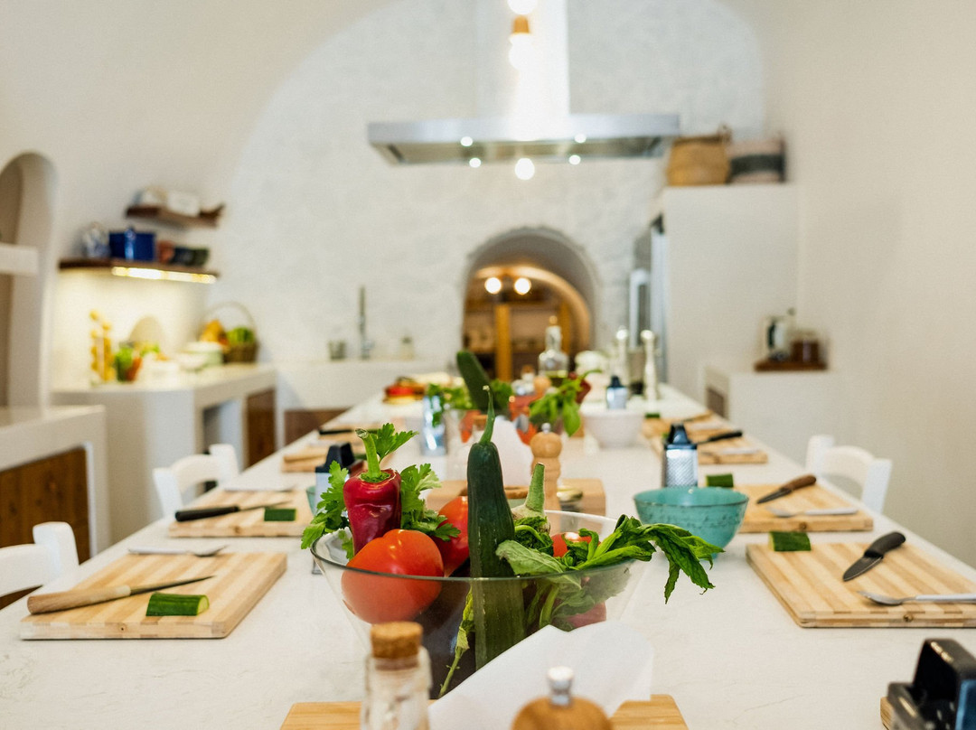 Petra Kouzina-梅加洛克豪略翁必去景点