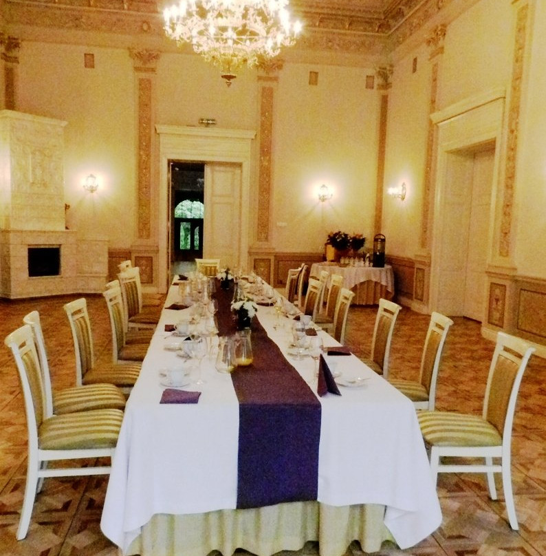 Palac Biedrusko主图