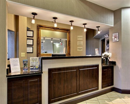 普勒白玉兰套房酒店主图