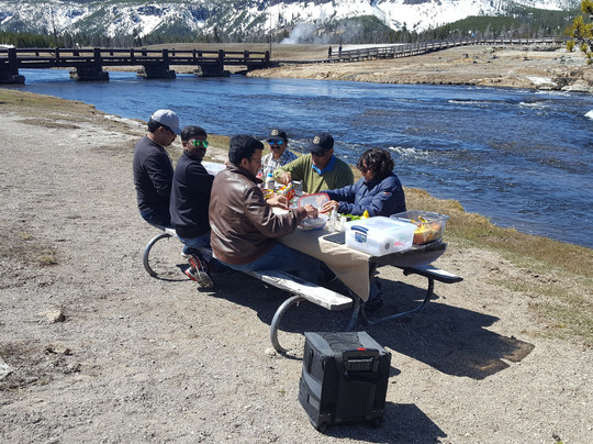 Yellowstone Western Tours-西黄石镇必去景点