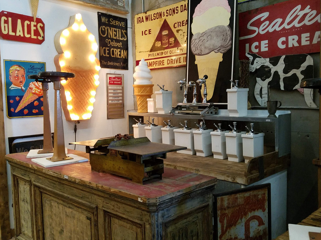 Antiquites Warehouse-凤凰城必去景点