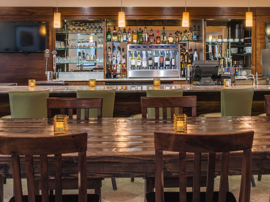 比弗顿希尔顿逸林酒店主图