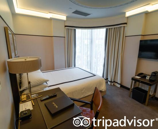 日落塔酒店主图