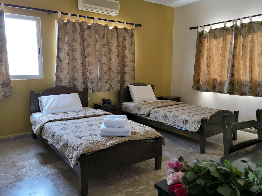 Holiday Suites Hotel & Beach Resort主图