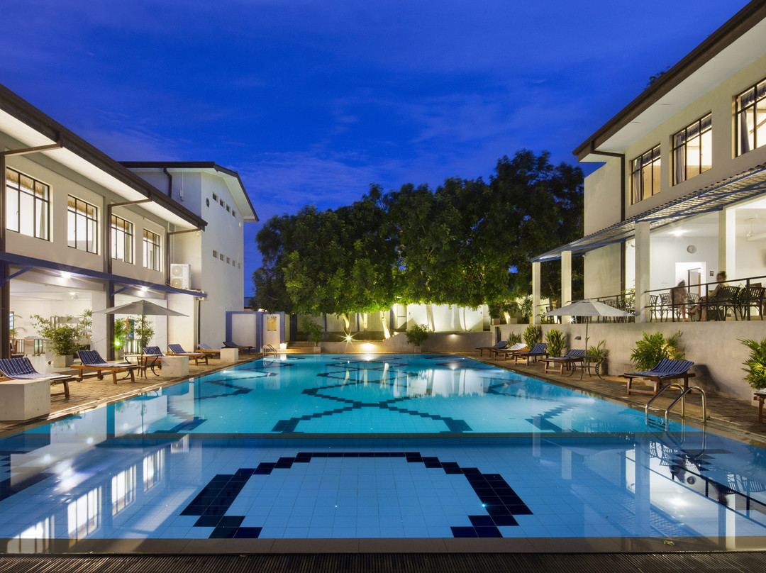 The Blue Wave Hotel主图