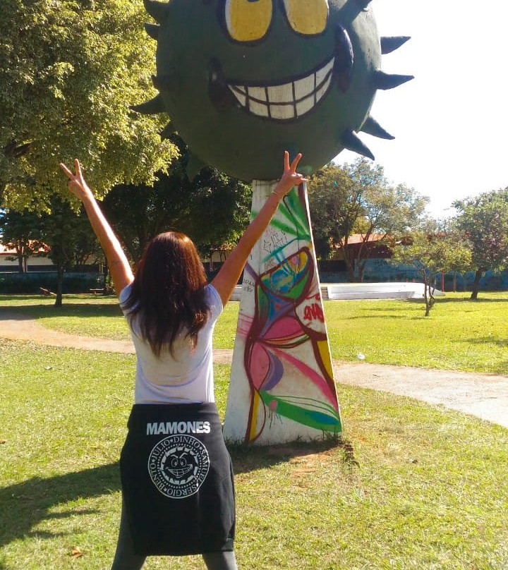 Praça Mamonas Assassinas-瓜鲁柳斯必去景点