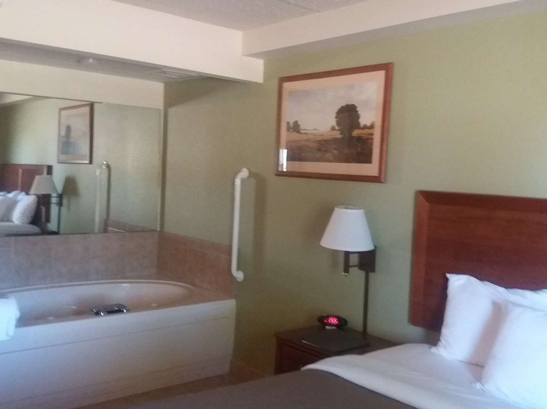 AmericInn by Wyndham Kewanee主图