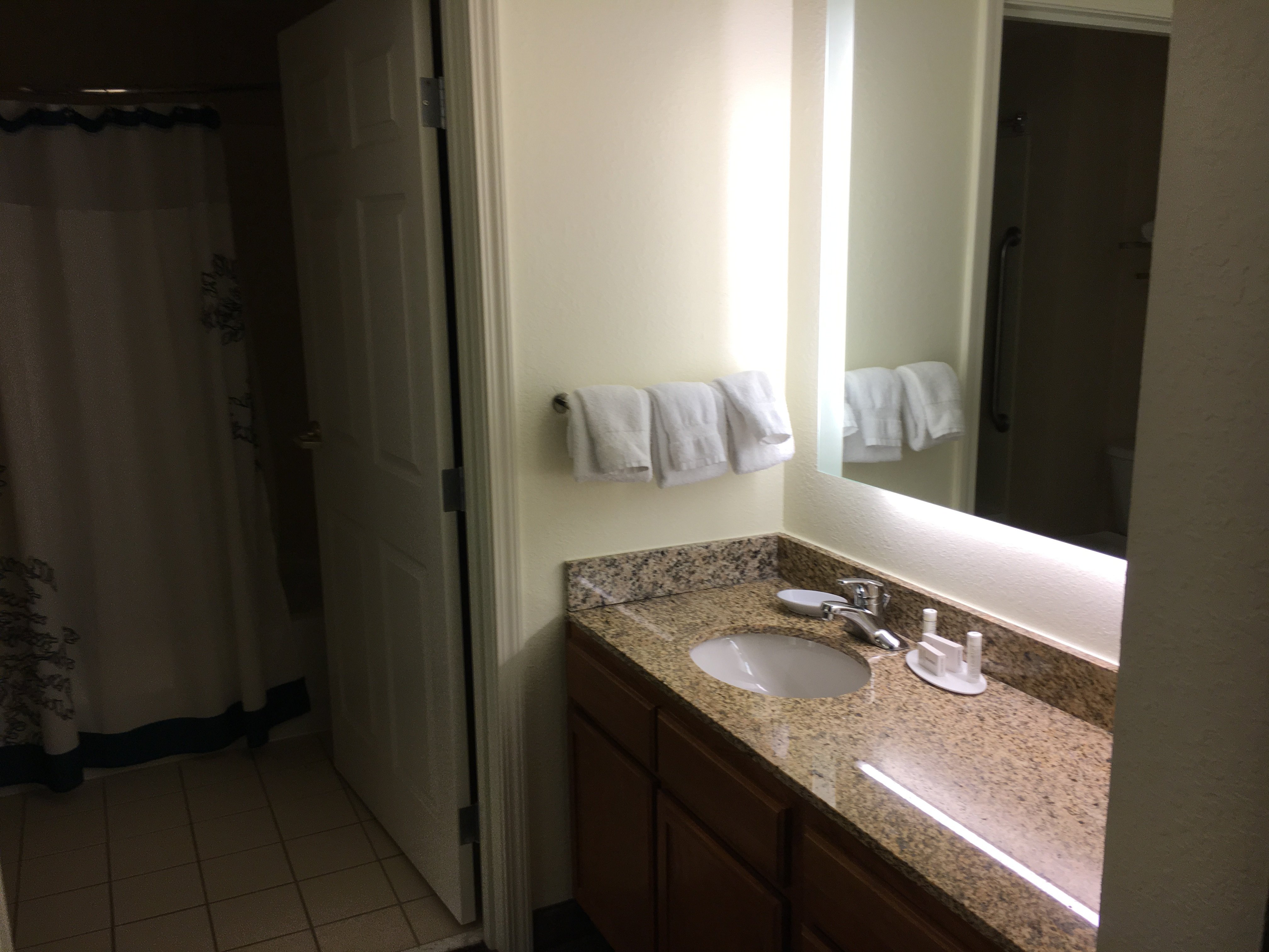 Residence Inn by Marriott Louisville Northeast-浴室