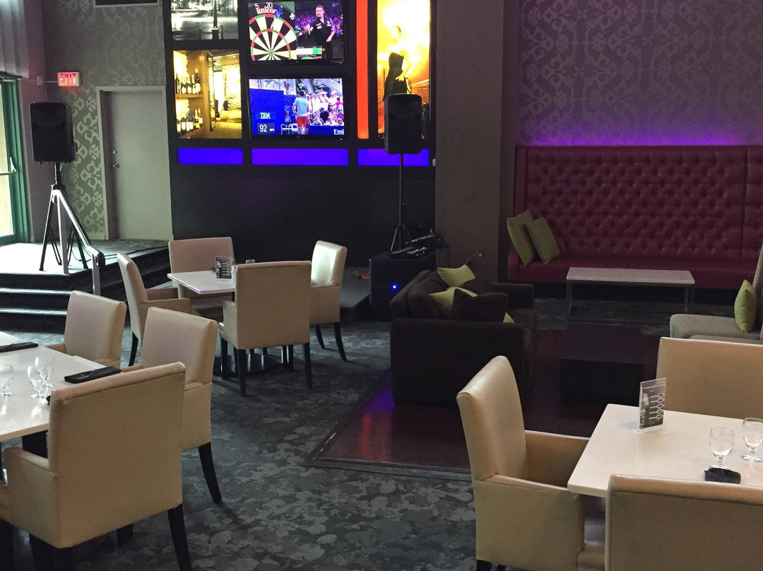 Executive Plaza Hotel Metro Vancouver主图