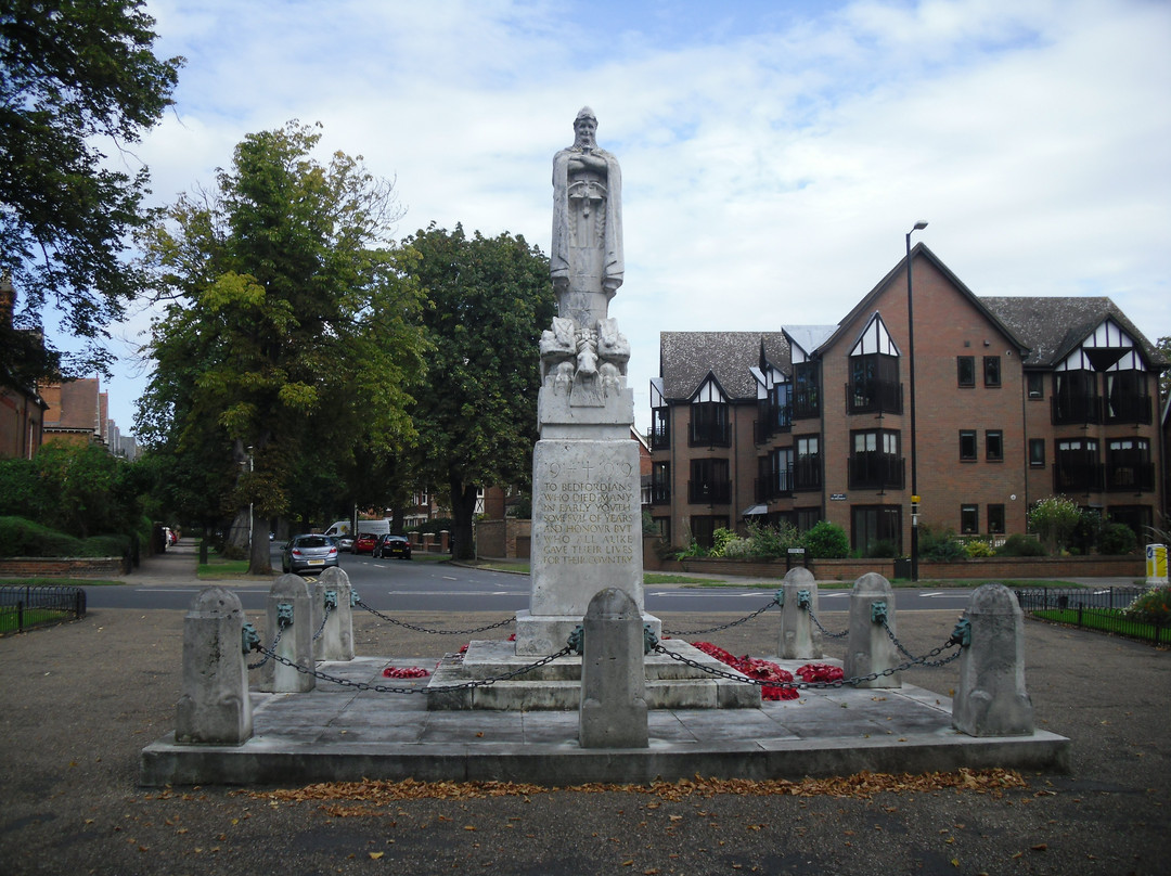 Bedford War Memorial景点图片