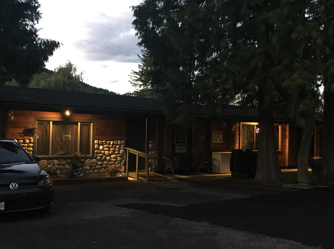 The Cedars Motel主图