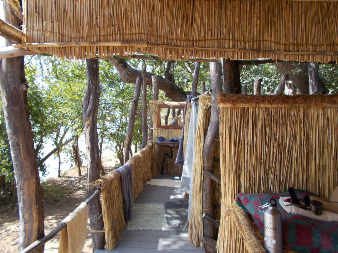 Island Bush Camp主图