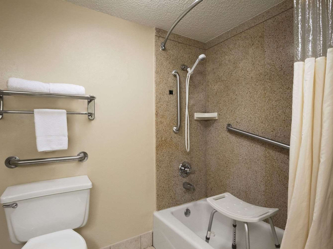 Days Inn & Suites by Wyndham Tuscaloosa - Univ. Of Alabama主图