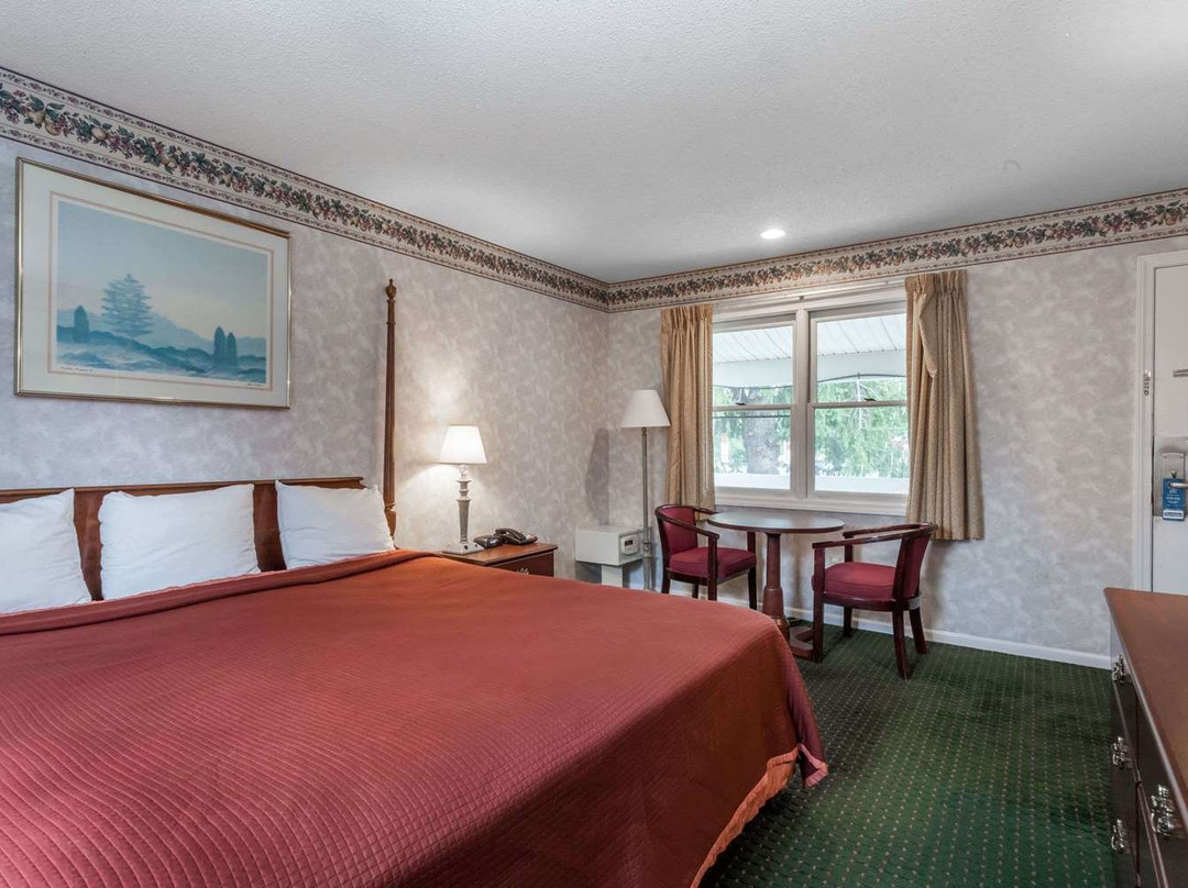 大巴林顿旅程住宿酒店主图