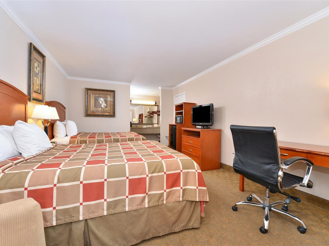 SureStay By Best Western Rockdale主图