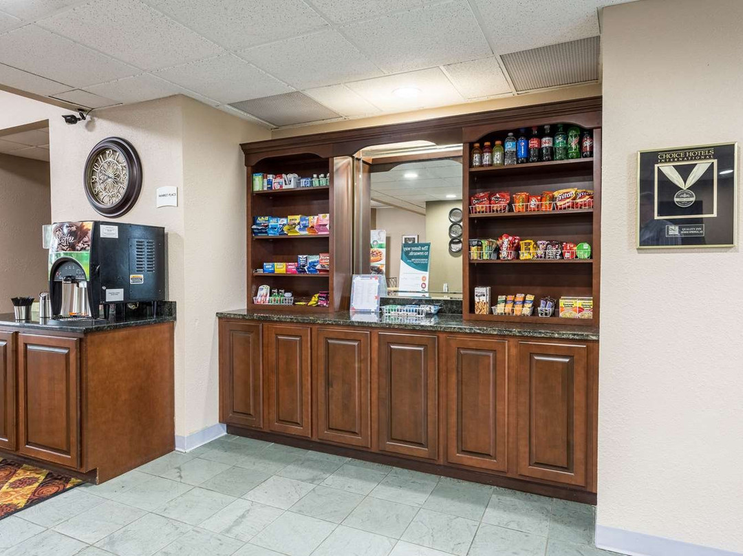 Quality Inn & Conference Center主图