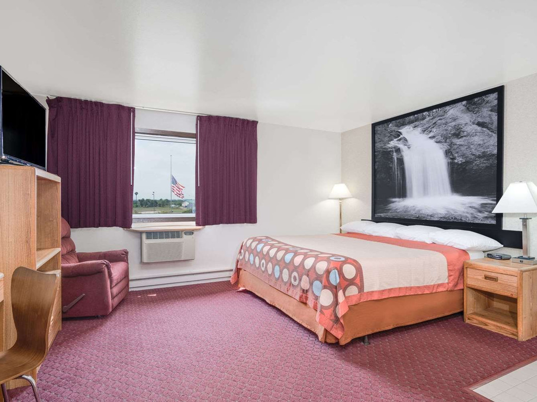 托玛速8酒店主图