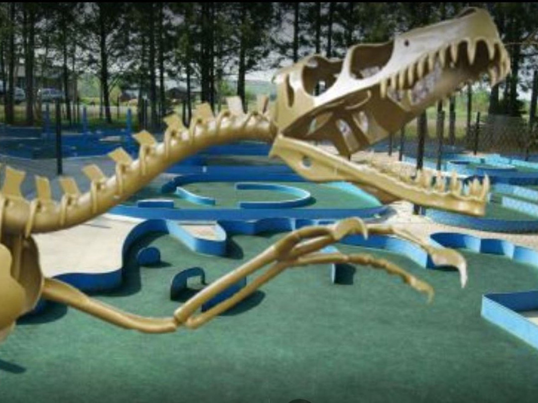 Dinosaur Valley Mini Golf & Josephine's Vegetables-Sudbury必去景点