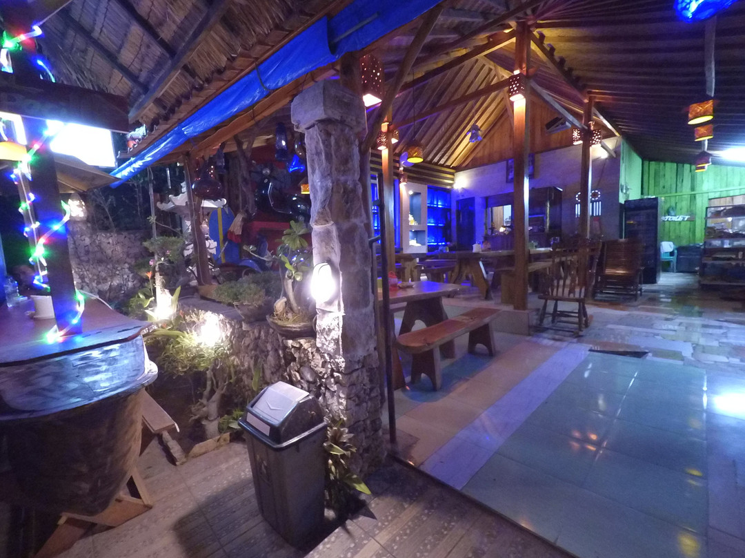 珀尼达岛餐馆和美食-Warung J Pudak