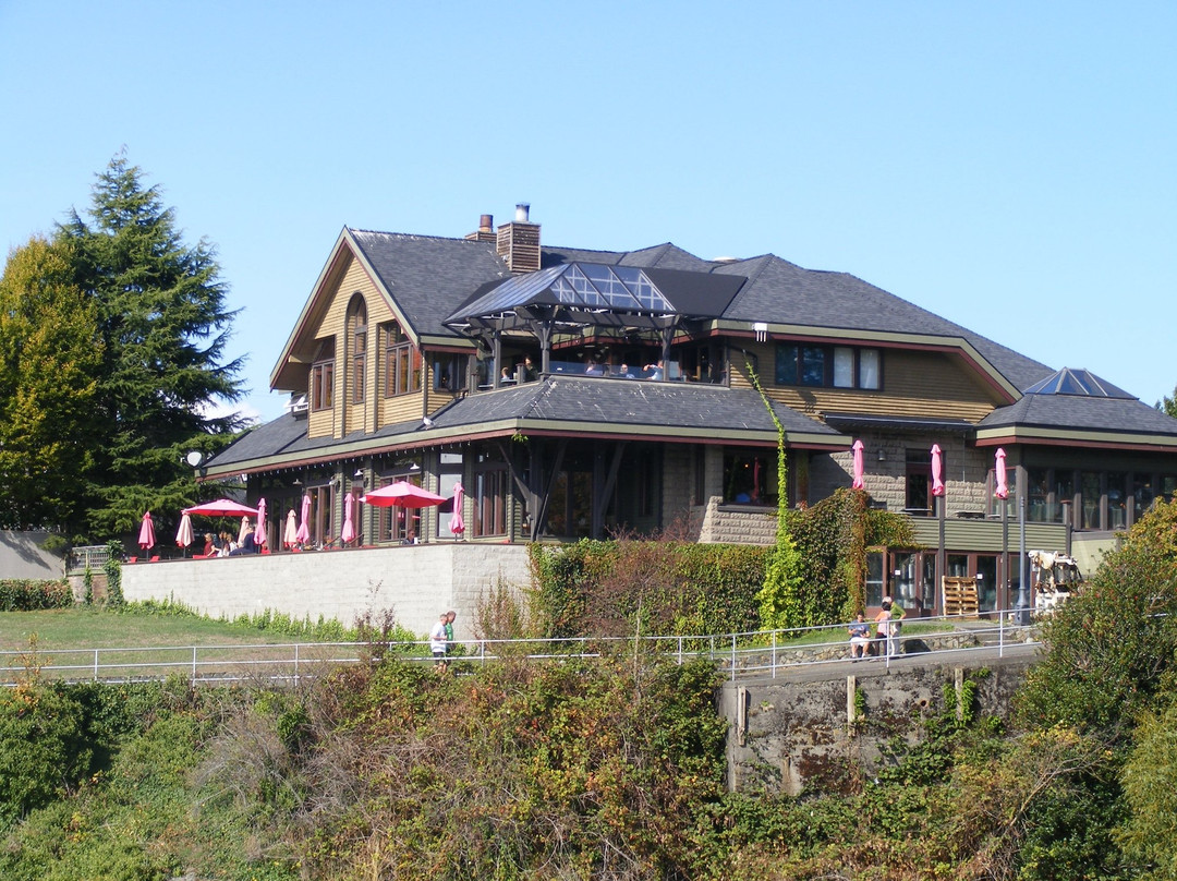 Spinnakers Brewpub & Guest Houses主图
